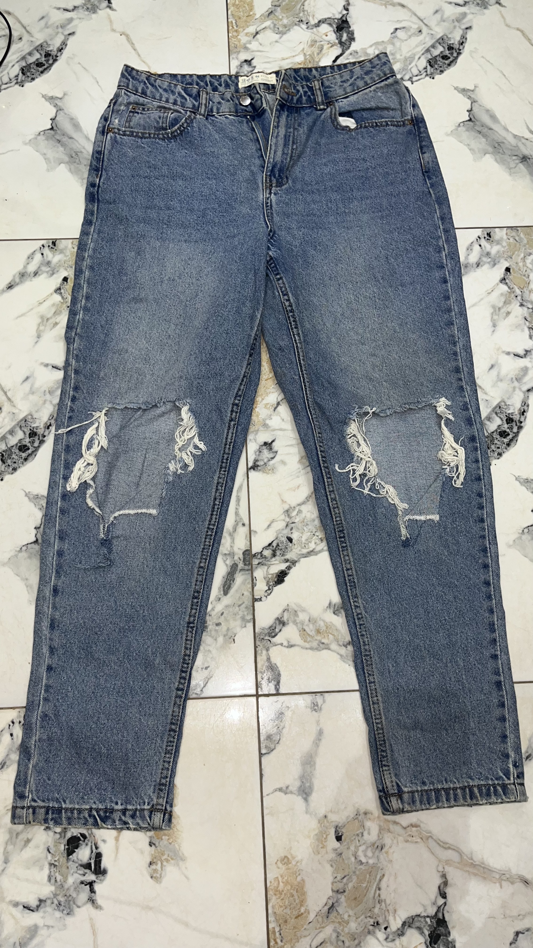 Thrifted Women’s Ripped Jeans – Trendy & Affordable!