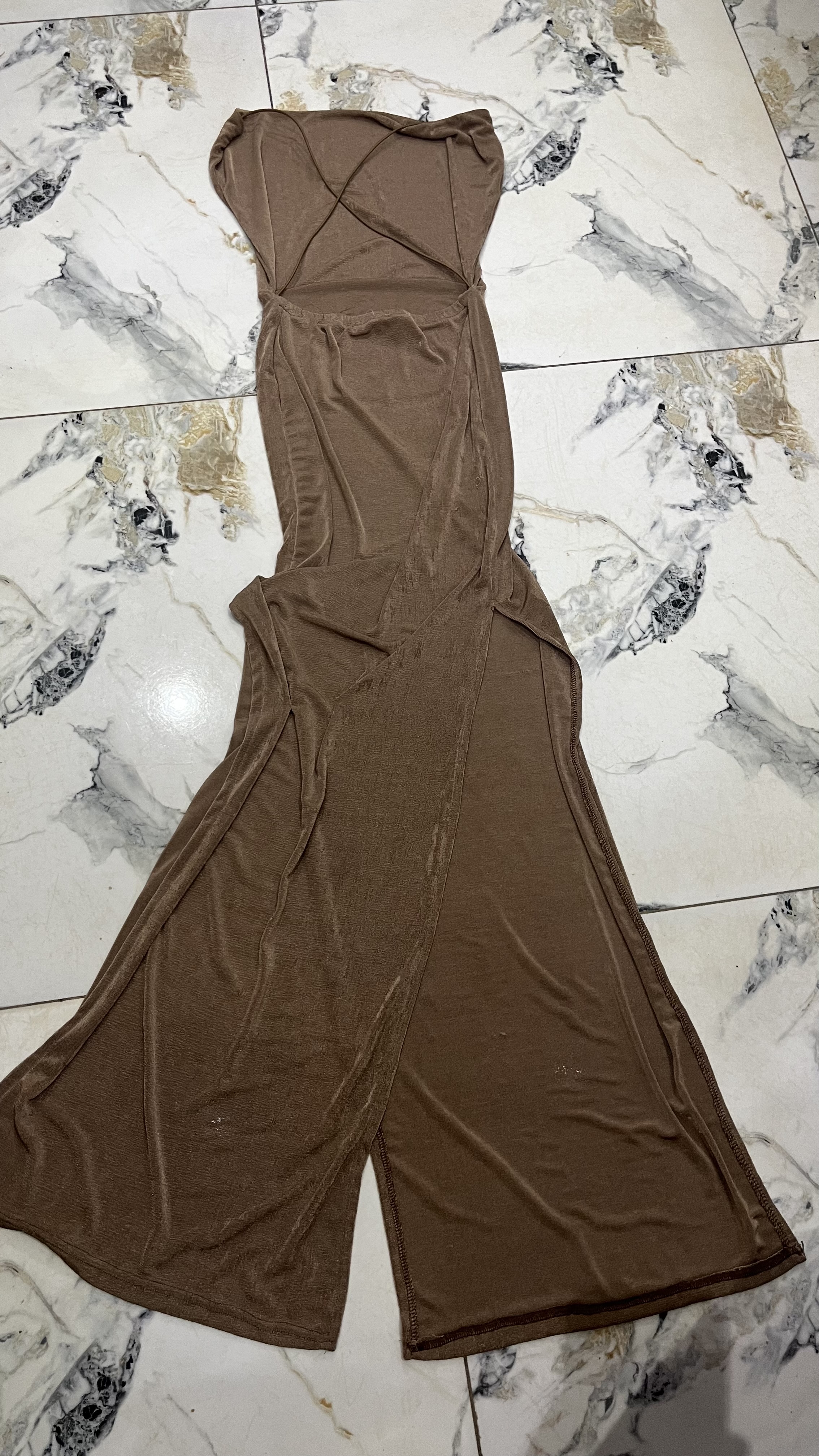 🔥 Thrifted Strapless Bodycon Maxi Dress – Snatches Waist Perfectly – First To Pay Takes!